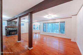 148 Edie Rd in Saratoga Springs, NY - Building Photo - Building Photo
