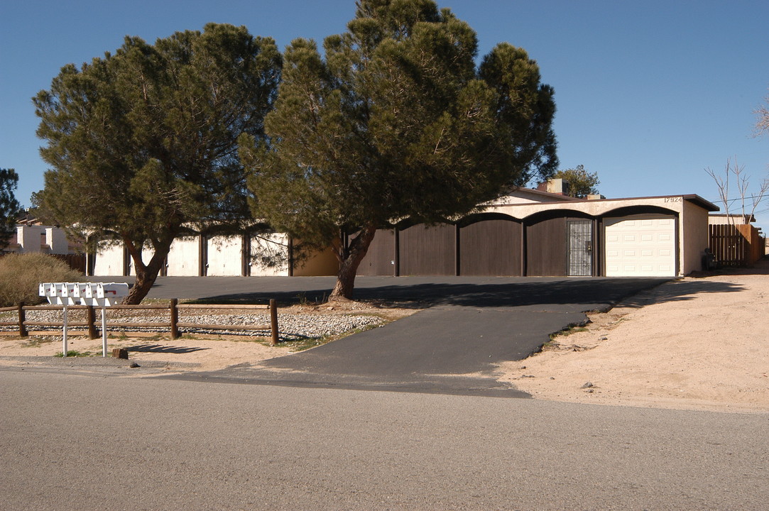 17924 Quantico Rd in Apple Valley, CA - Building Photo