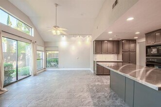 5209 Old Shepard Pl in Plano, TX - Foto de edificio - Building Photo