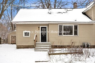 922 Fremont Ave NW in Grand Rapids, MI - Building Photo - Building Photo