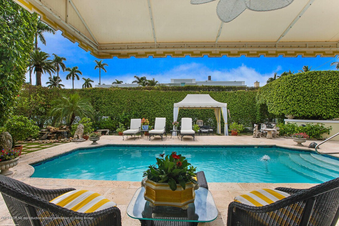 665 N Lake Wy in Palm Beach, FL - Foto de edificio
