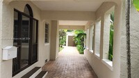 422 Majorca Ave in Coral Gables, FL - Foto de edificio - Building Photo