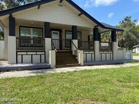823 Madison St in Palatka, FL - Building Photo