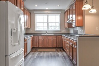 12404B Liberty Bridge Rd in Fairfax, VA - Building Photo - Building Photo
