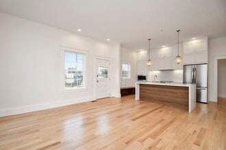 30 E Main St in Westborough, MA - Building Photo - Building Photo