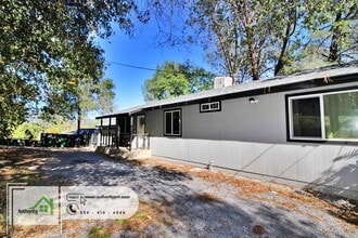 2141 Montana Ave in Shasta Lake, CA - Building Photo - Building Photo