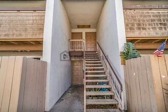 2521 W Sunflower Ave, Unit J 12 in Santa Ana, CA - Building Photo - Building Photo