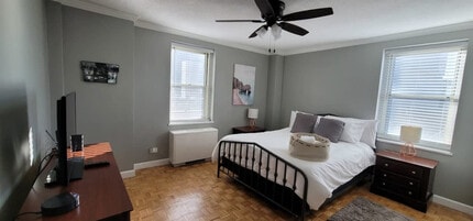 300 W Peachtree St NW in Atlanta, GA - Foto de edificio - Building Photo