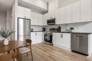 5545-5545 Vedder Rd in Chilliwack, BC - Building Photo