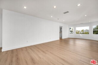 220 S Hoover St in Los Angeles, CA - Building Photo - Building Photo