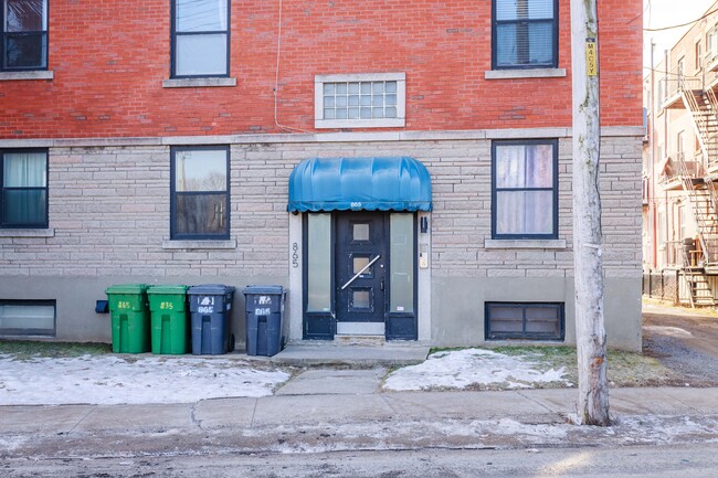 865 William-Macdonald St in Lachine, QC - Building Photo - Building Photo