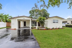 231 SW 71st Terrace in Pembroke Pines, FL - Building Photo