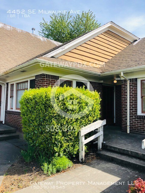 4452 SE Milwaukie Ave in Portland, OR - Building Photo