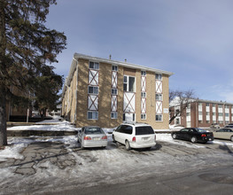 Cottonwood Apartments in Omaha, NE - Building Photo - Building Photo