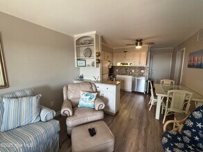 2008 E Fort Macon Rd in Atlantic Beach, NC - Building Photo - Building Photo