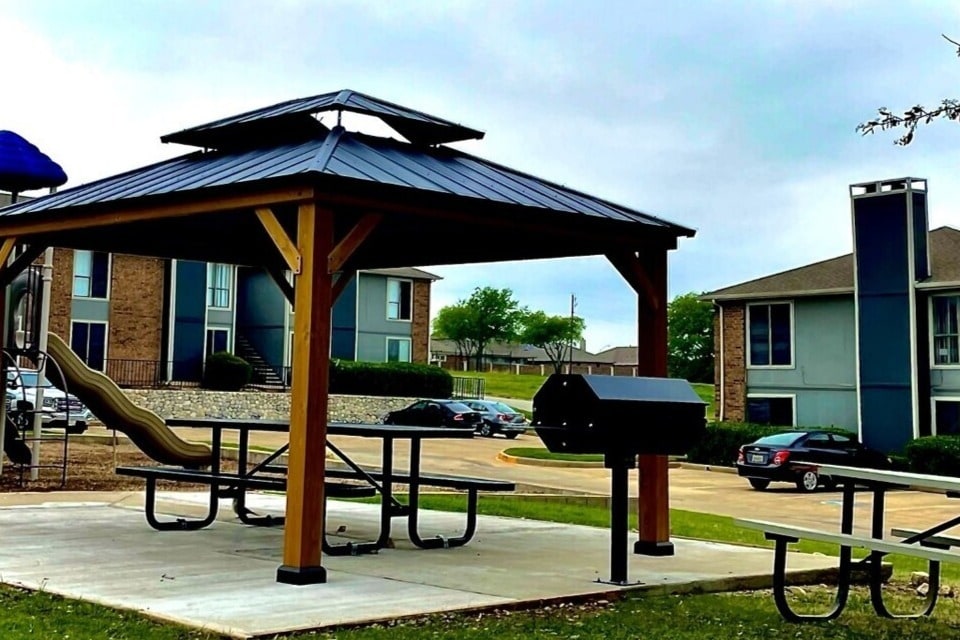 Westlake Gardens & Bella Terra Apartments in White Settlement, TX - Building Photo