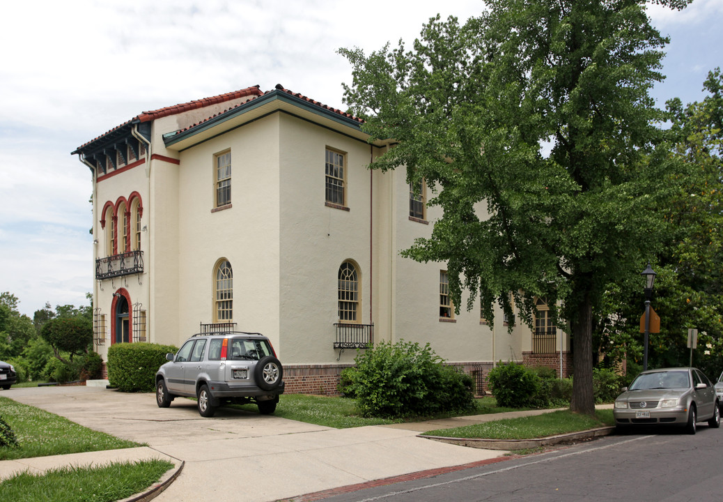 100 Tuscany Rd in Baltimore, MD - Building Photo