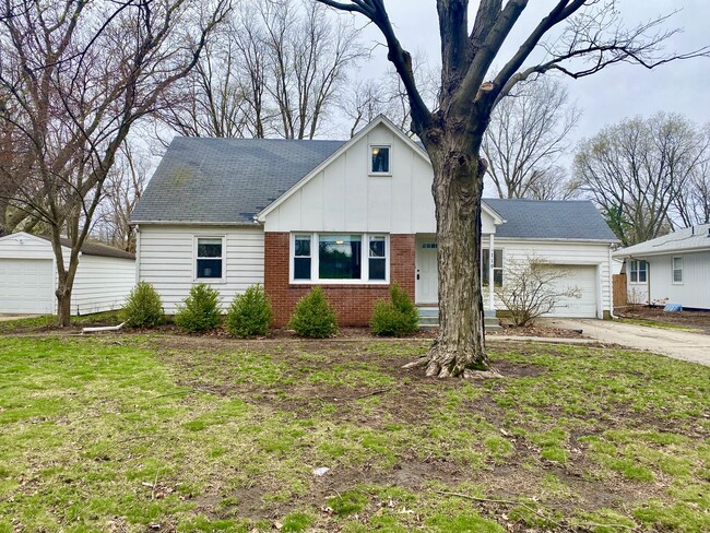 119 N Adelaide St in Normal, IL - Building Photo - Building Photo