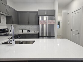 740 Daniels Way SW in Edmonton, AB - Building Photo