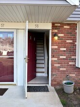 211 E Main St in Branford, CT - Building Photo - Building Photo