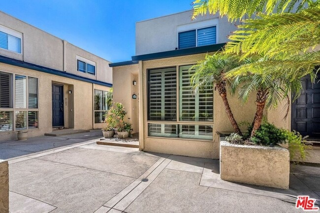 7301 Vista Del Mar in Los Angeles, CA - Building Photo - Building Photo