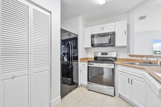 3417 NW 44th St in Lauderdale Lakes, FL - Building Photo - Building Photo