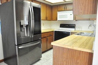 916 Spring St NW in Palm Bay, FL - Foto de edificio - Building Photo