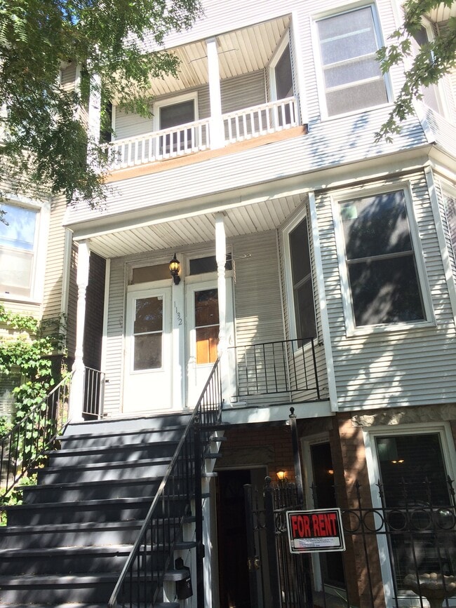 1132 W Roscoe St, Unit #2