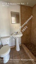 9718 N Nebraska Ave, Unit 7 in Tampa, FL - Foto de edificio - Building Photo