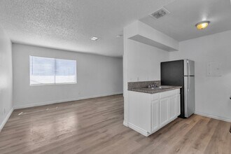 2508 E Mesquite Ave in Las Vegas, NV - Building Photo - Building Photo