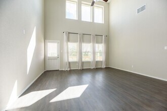 1609 Ranch House in New Braunfels, TX - Foto de edificio - Building Photo