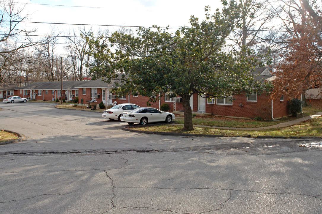 Holman Apartments in Nashville, TN - Building Photo