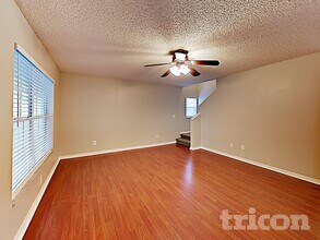 914 Cape Cod Cir in Valrico, FL - Building Photo - Building Photo