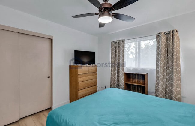 20902 Mission Ln in Huntington Beach, CA - Foto de edificio - Building Photo