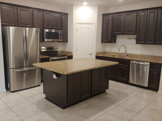 12540 NW 7th Pl in Newberry, FL - Building Photo - Building Photo