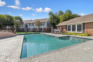 Arbors Of Taylor in Taylor, TX - Building Photo