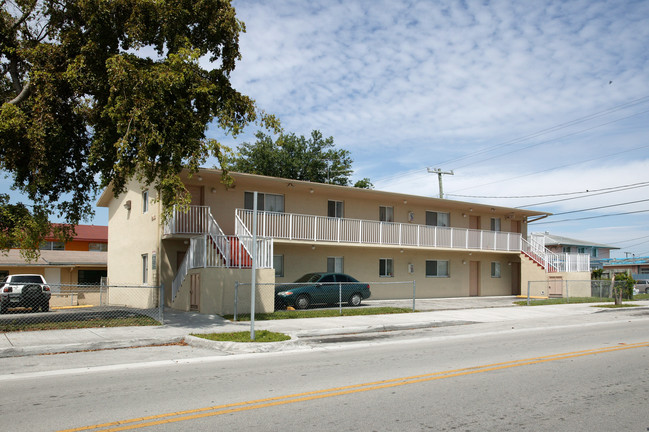 293 E 6th St in Hialeah, FL - Building Photo - Building Photo