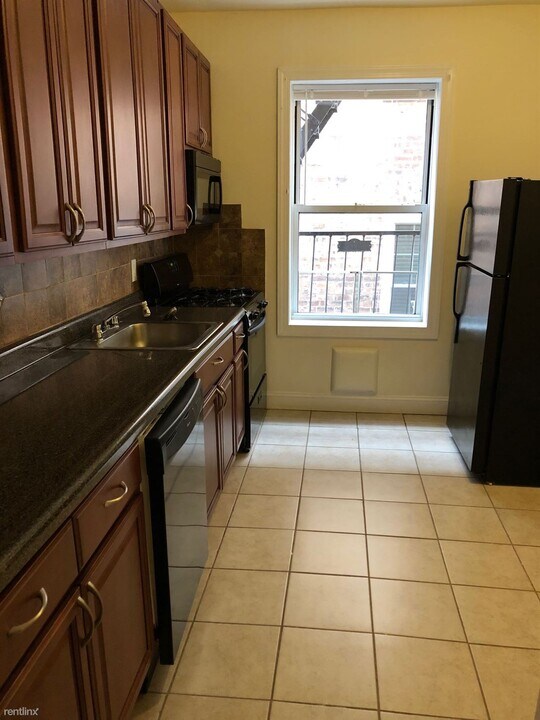 729 Avenue A-Unit -Apt 6 in Bayonne, NJ - Building Photo