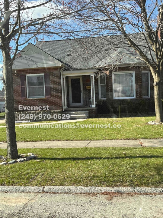 1073 Champaign Rd in Lincoln Park, MI - Building Photo