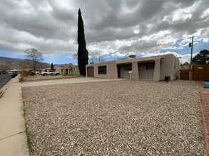 9908 Leyendecker Rd NE in Albuquerque, NM - Building Photo - Building Photo