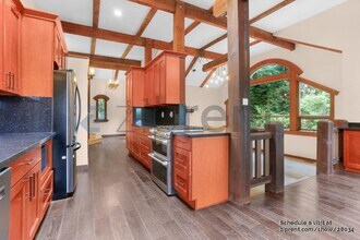 19606 SE 24th Way in Sammamish, WA - Building Photo - Building Photo