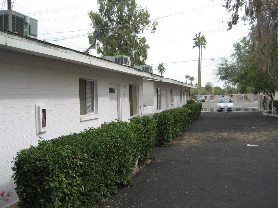 Casa Carmel in Tempe, AZ - Foto de edificio