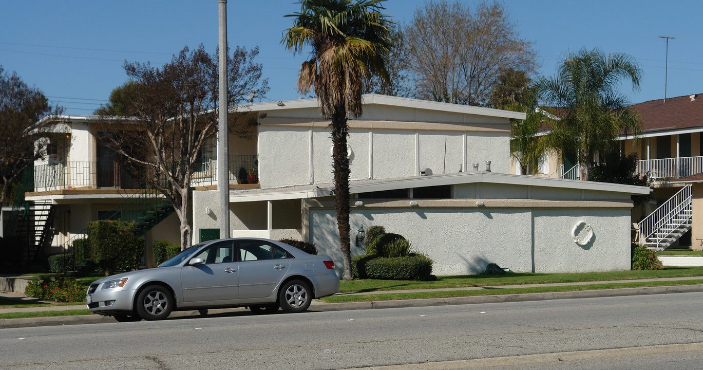 2945 N Garey Ave in Pomona, CA - Building Photo