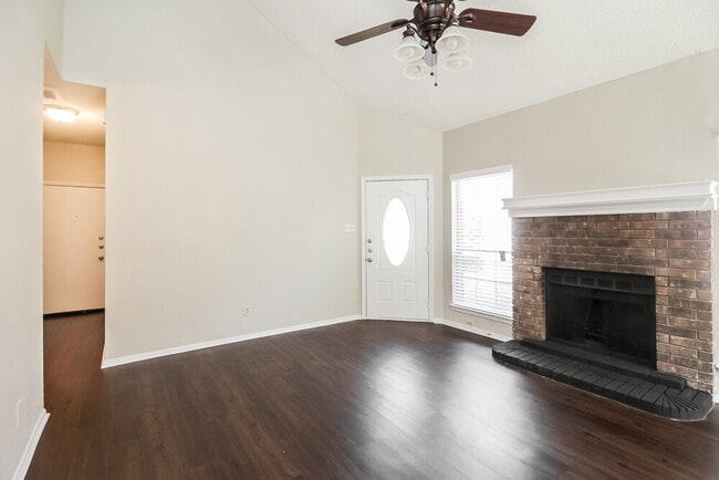 1385 Chinaberry Dr in Lewisville, TX - Building Photo - Building Photo