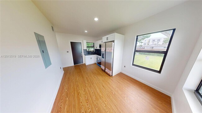 516 NW 2nd Ave in Hallandale Beach, FL - Building Photo - Building Photo