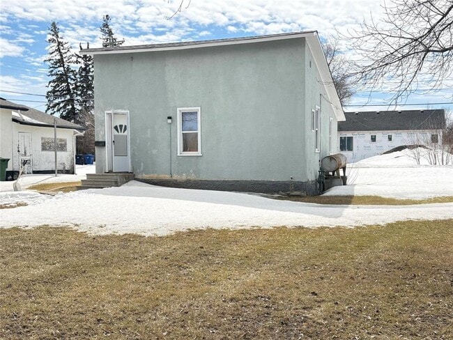 property at 17 4 Ave SW