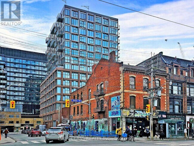 2-402 Augusta Ave in Toronto, ON - Building Photo - Building Photo