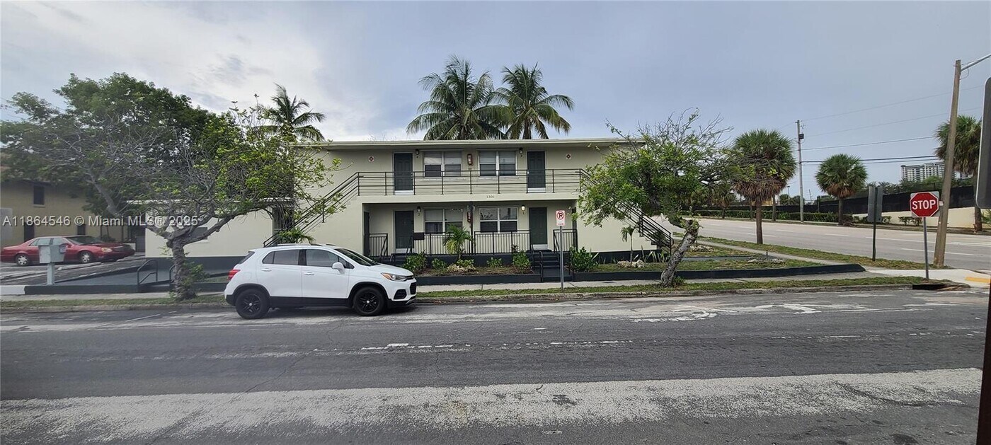 1300 Douglass Ave in West Palm Beach, FL - Building Photo