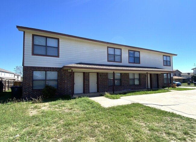 1307 Monroe Loop, Unit D in Killeen, TX - Foto de edificio - Building Photo