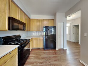 2923 White Thorn Cir in Naperville, IL - Building Photo - Building Photo